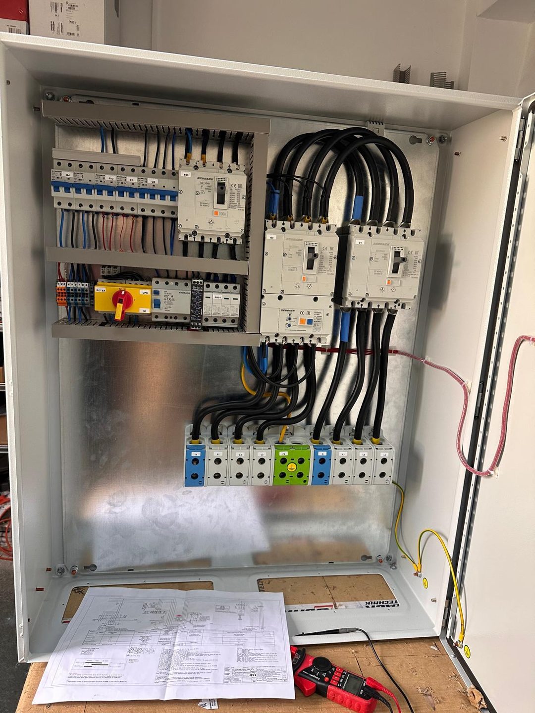 Tablou electric de distribuție industrial uzinat de Paragon Electroinvest